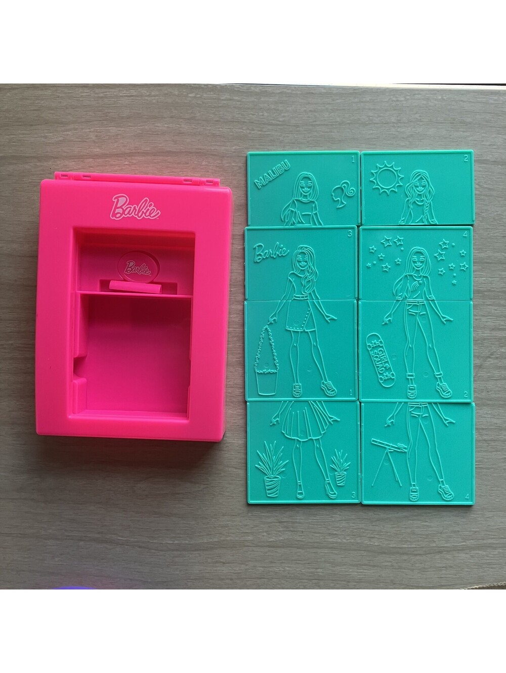 Barbie Activity Styling Set Design Station Rubbing Plates Holder 2021 Arts Craft